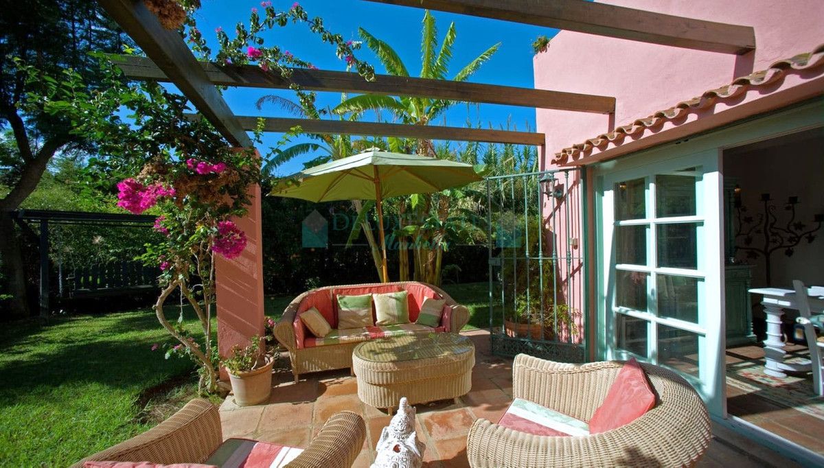Finca for sale in Estepona