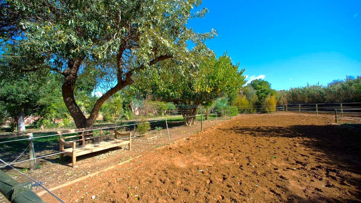 Finca for sale in Estepona