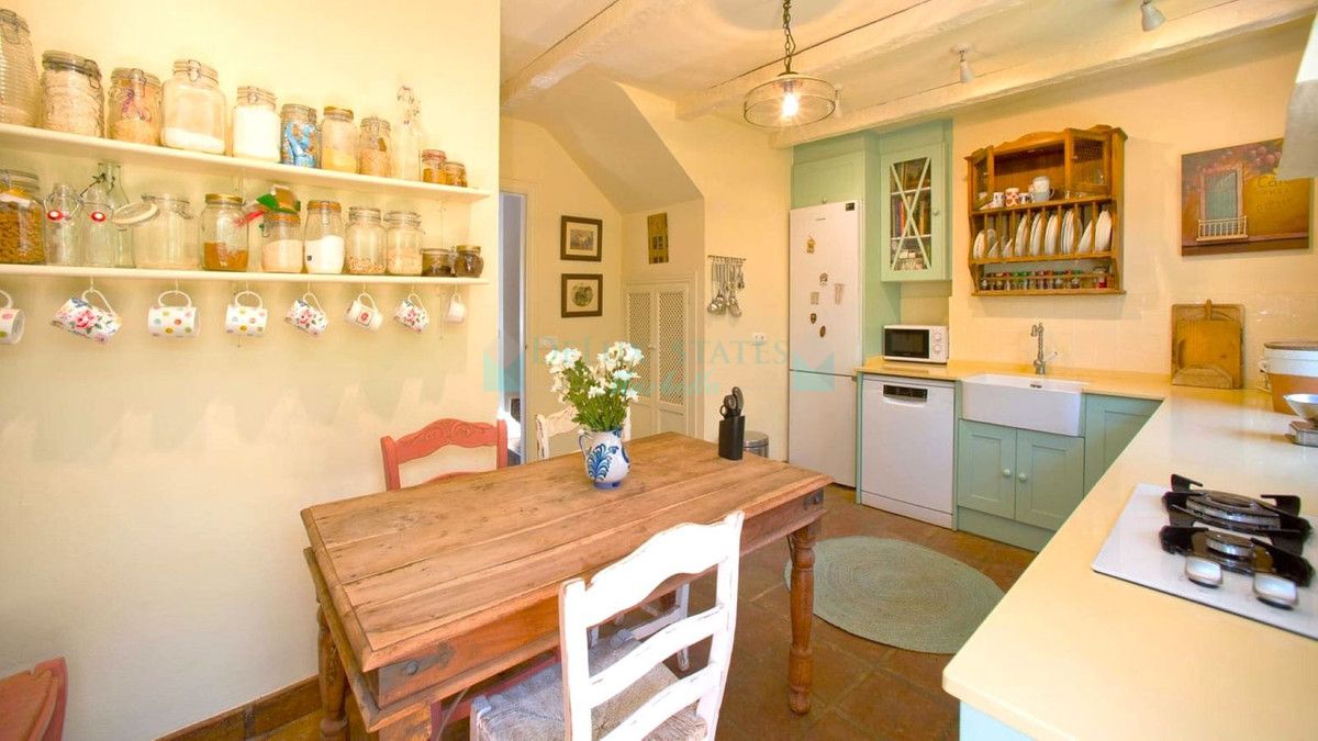 Finca for sale in Estepona