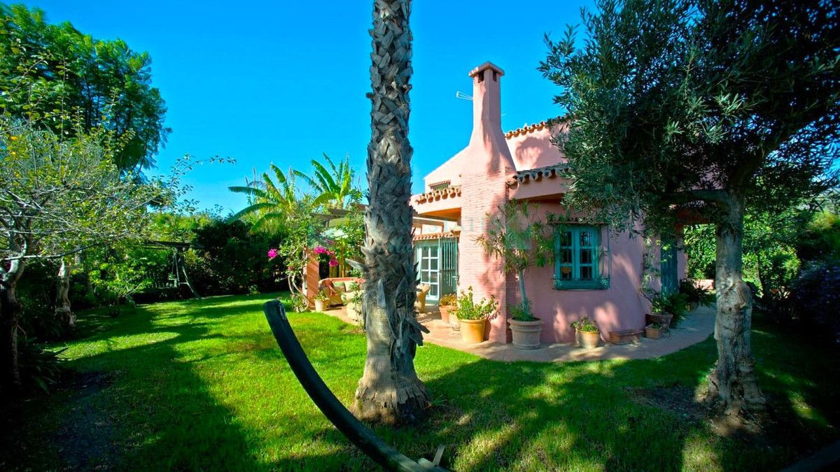 Finca for sale in Estepona