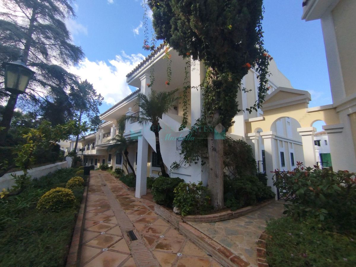 Ground Floor Apartment for sale in Aloha, Nueva Andalucia