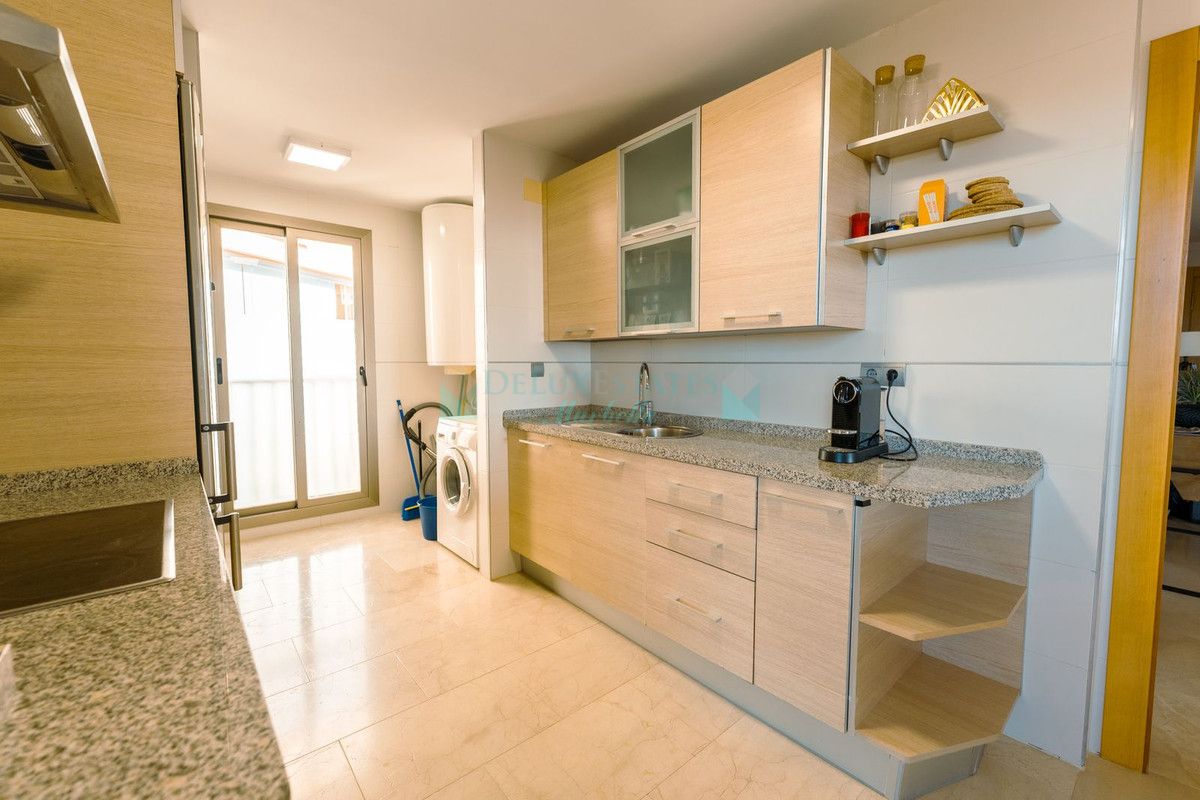 Apartamento en venta en Atalaya, Estepona