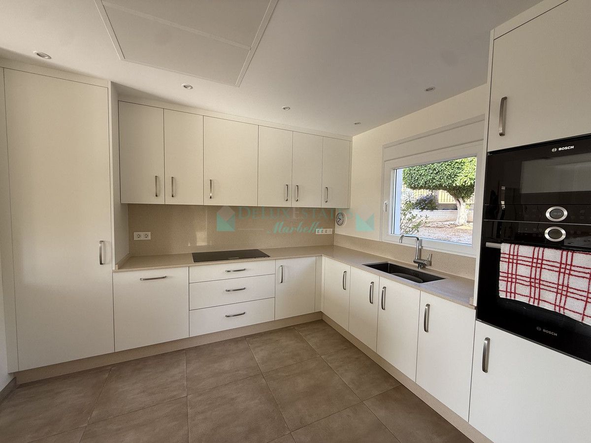 Villa for sale in Estepona