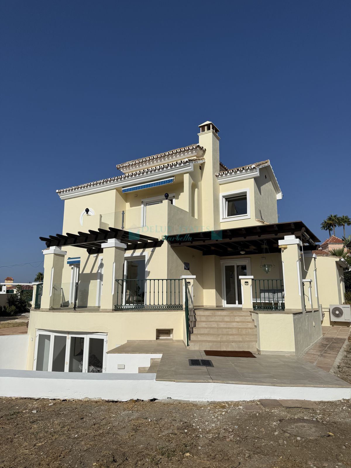 Villa for sale in Estepona