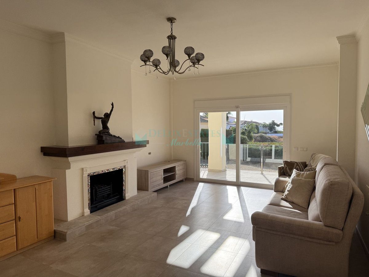 Villa for sale in Estepona