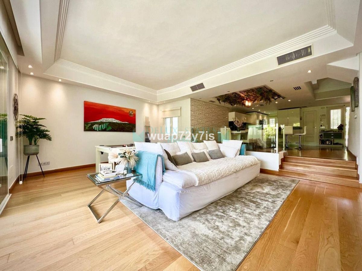 Town House for sale in Estepona