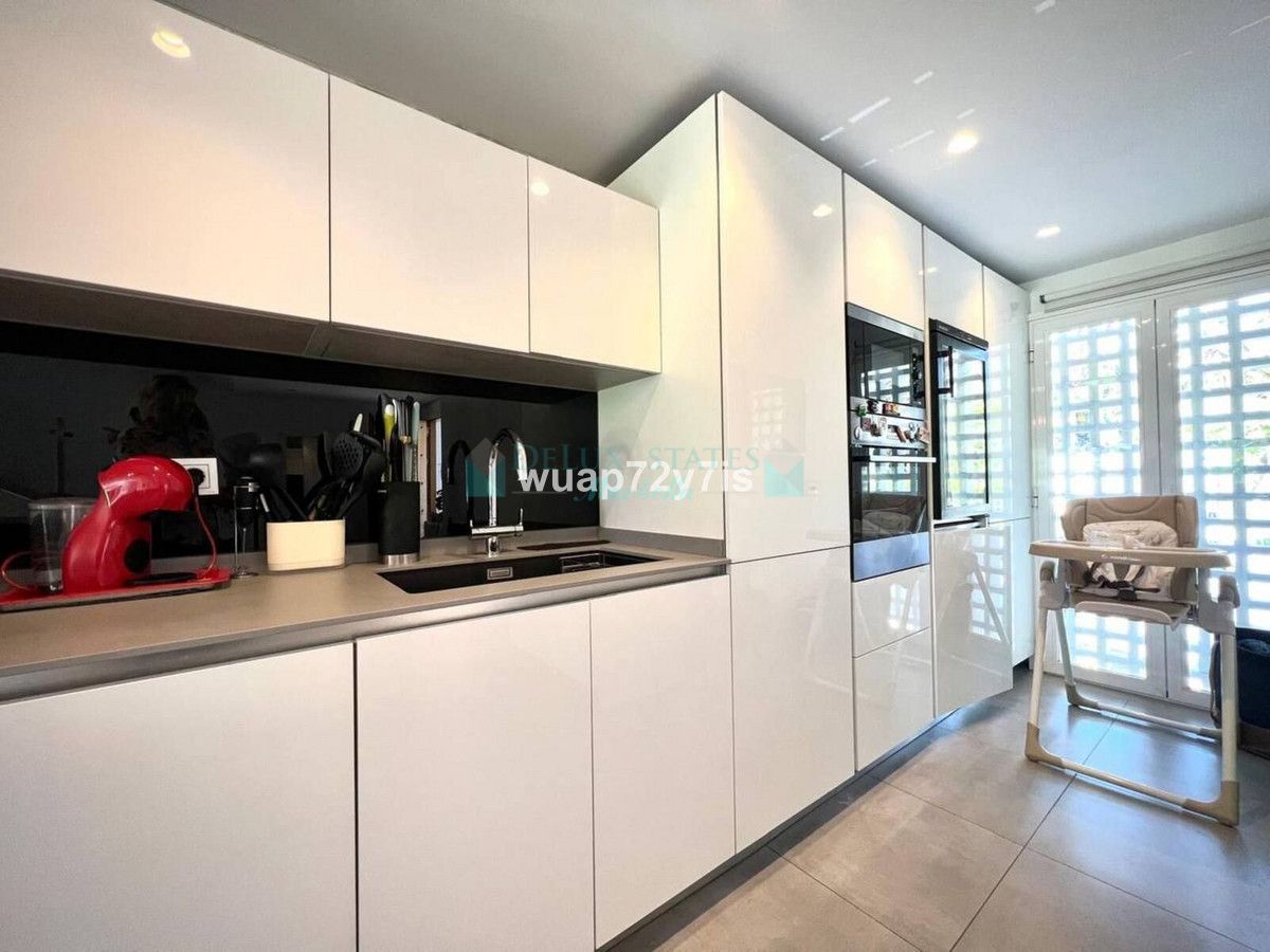 Town House for sale in Estepona