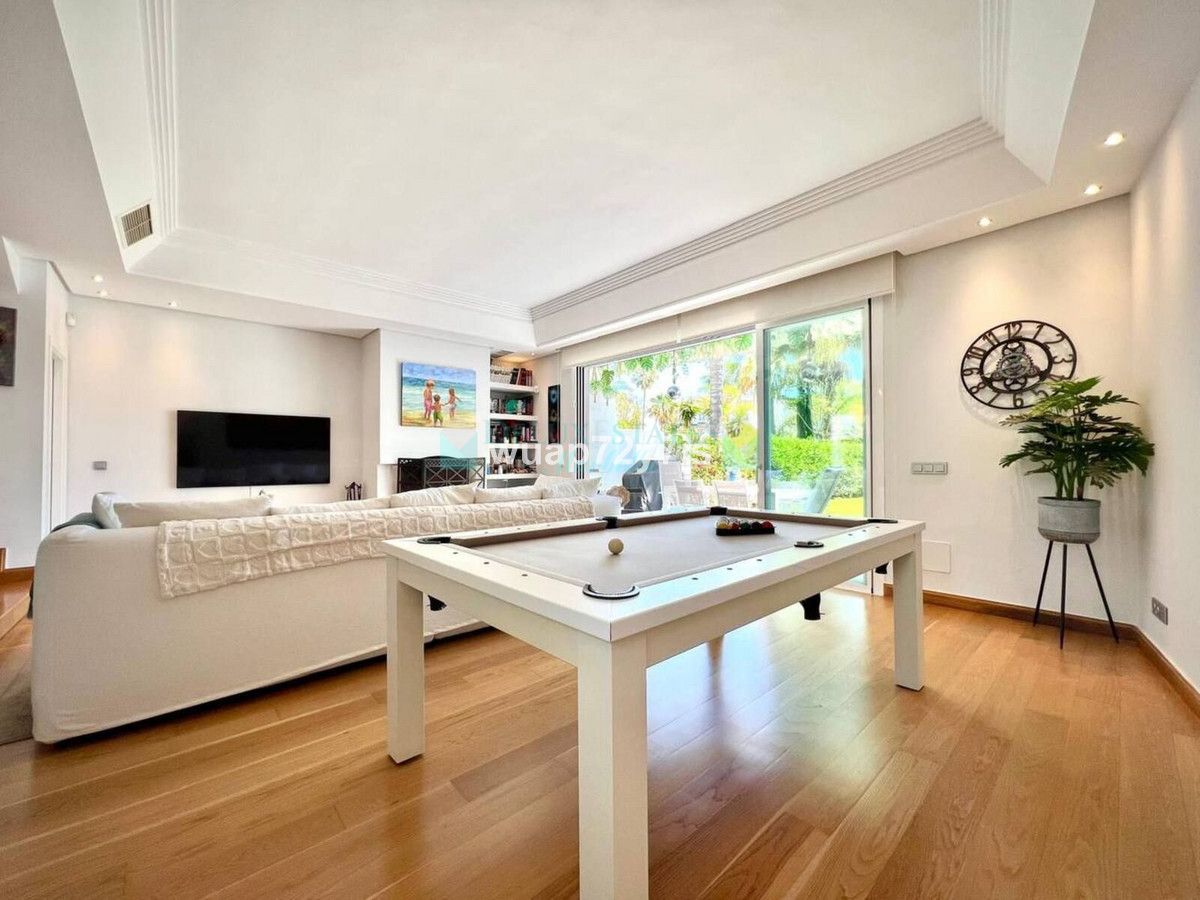 Town House for sale in Estepona