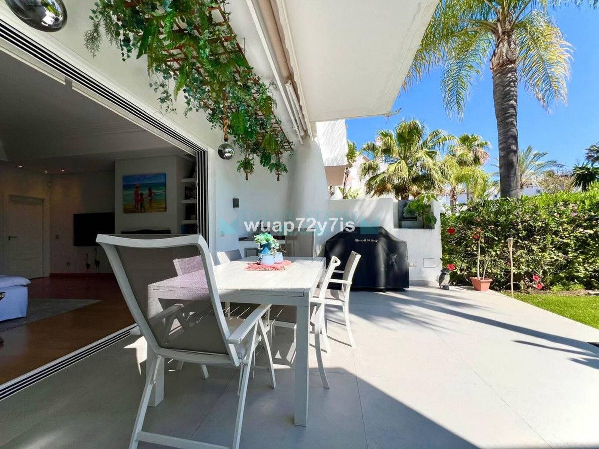 Town House for sale in Estepona