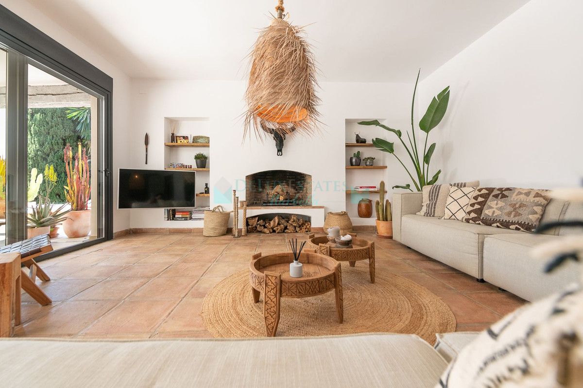 Villa for sale in Hacienda las Chapas, Marbella East