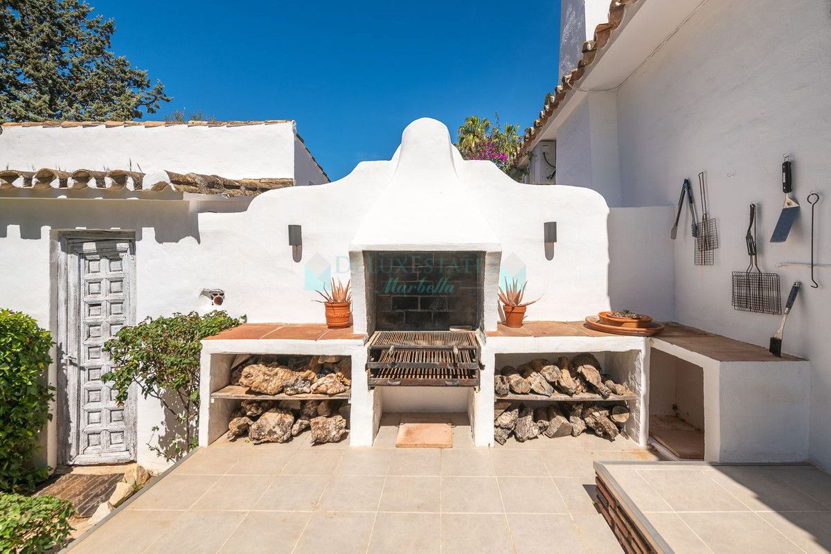Villa for sale in Hacienda las Chapas, Marbella East