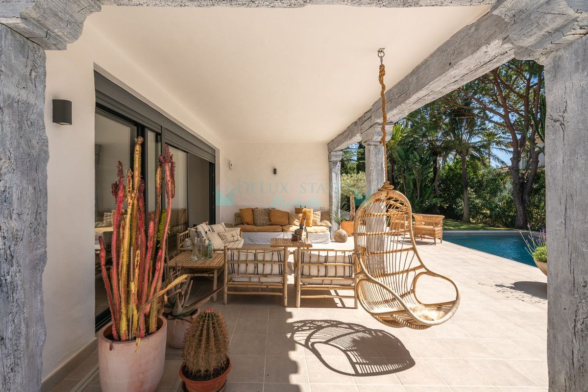 Villa for sale in Hacienda las Chapas, Marbella East