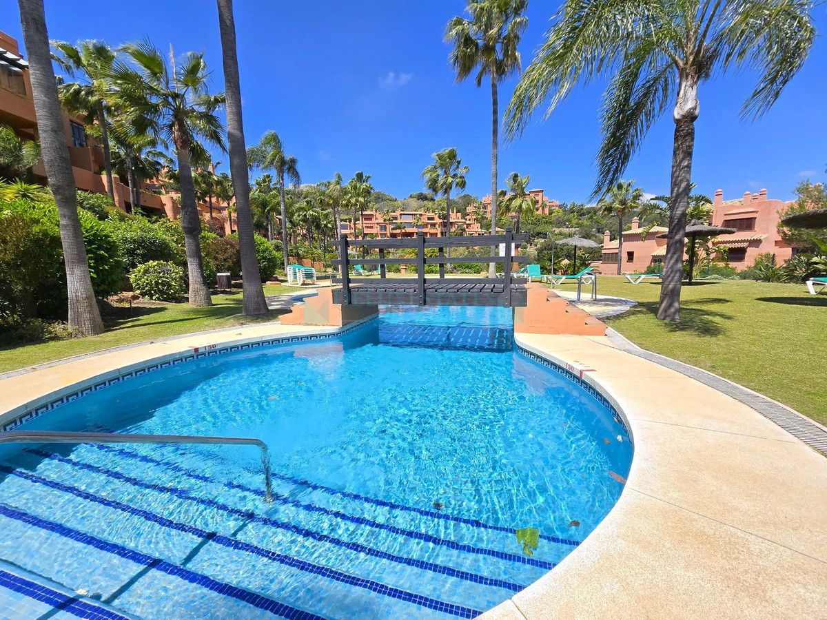 Apartamento Planta Baja en venta en La Mairena, Marbella Este