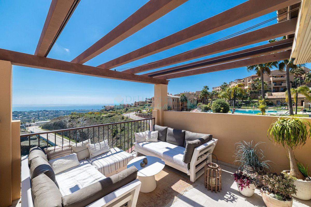Penthouse for sale in Benahavis