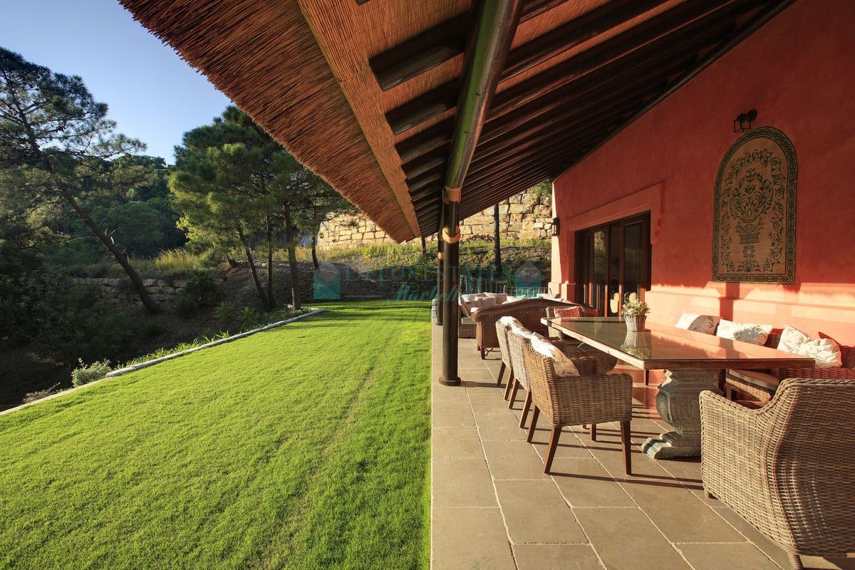 Villa for sale in Benahavis