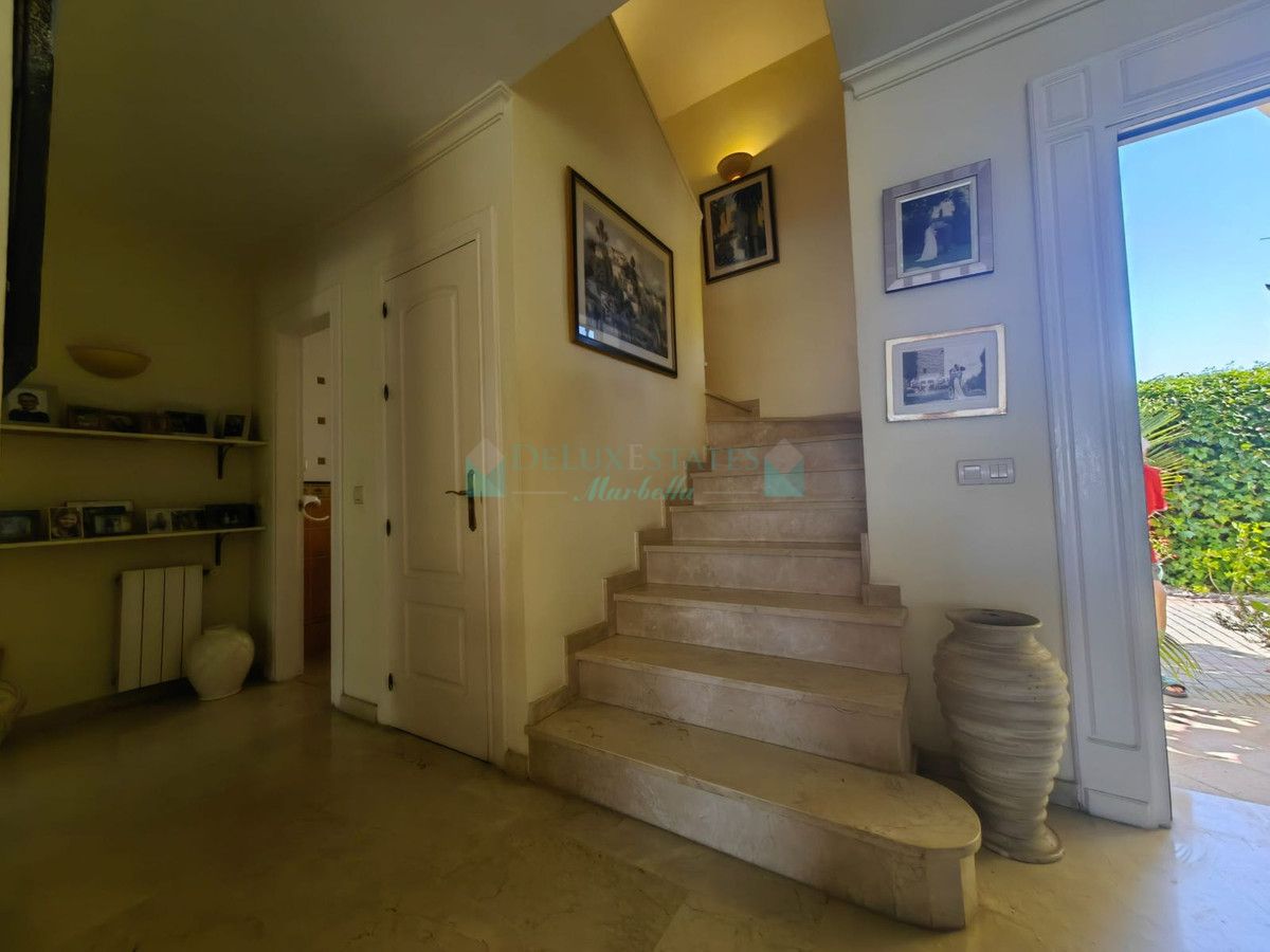 Villa for sale in Estepona