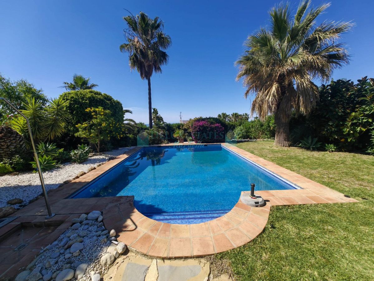 Villa for sale in Estepona