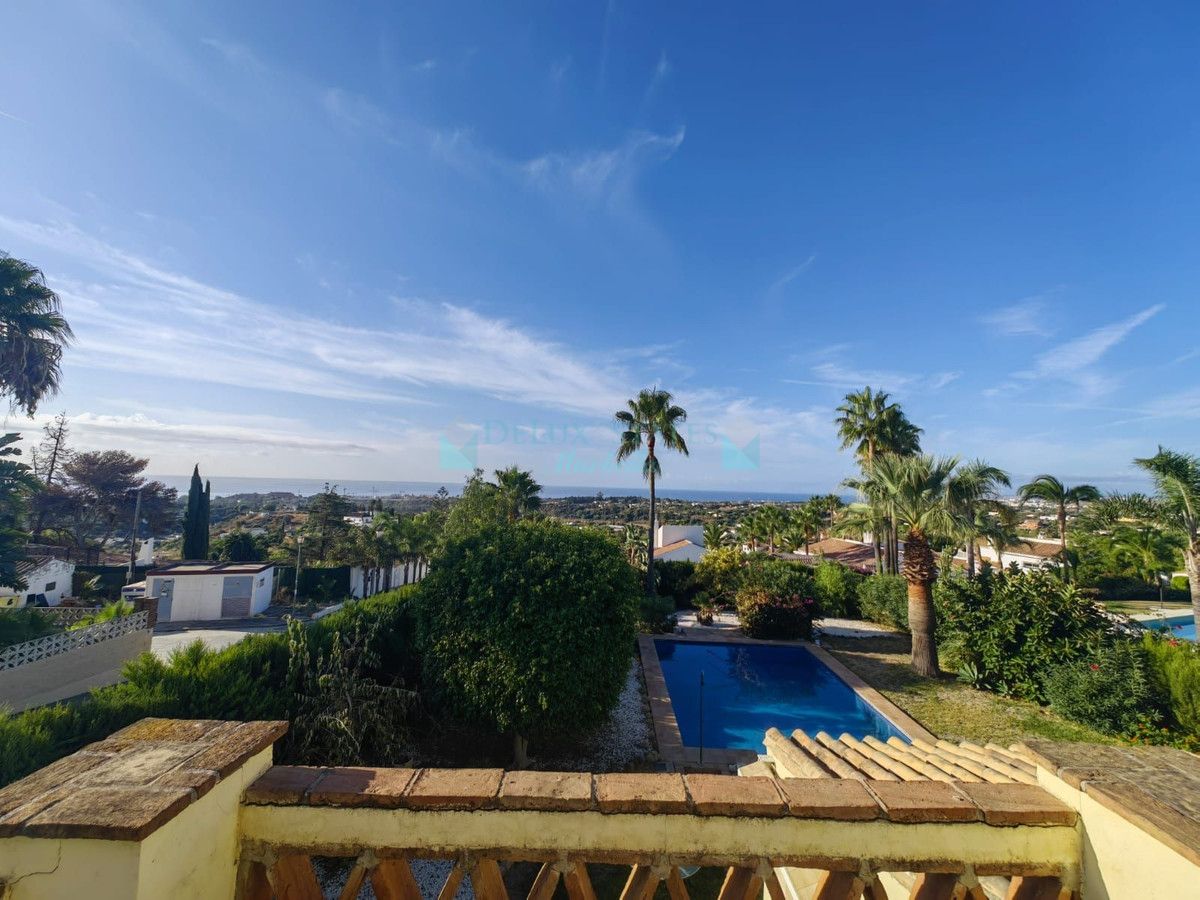 Villa for sale in Estepona