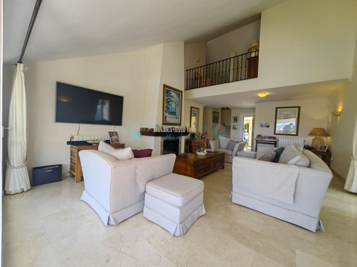 Villa for sale in Estepona