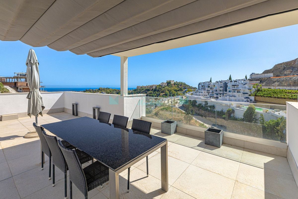 Penthouse for sale in La Quinta, Benahavis