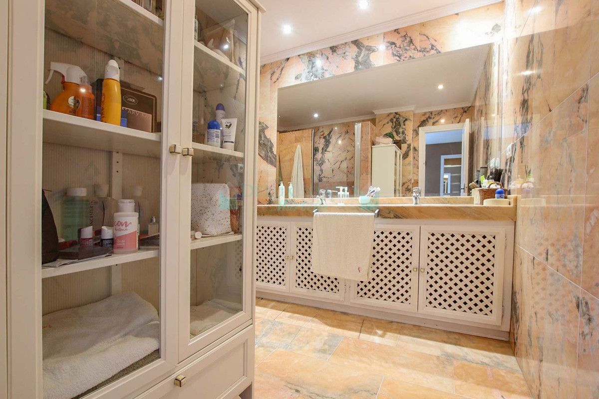 Ground Floor Apartment for sale in Nueva Andalucia