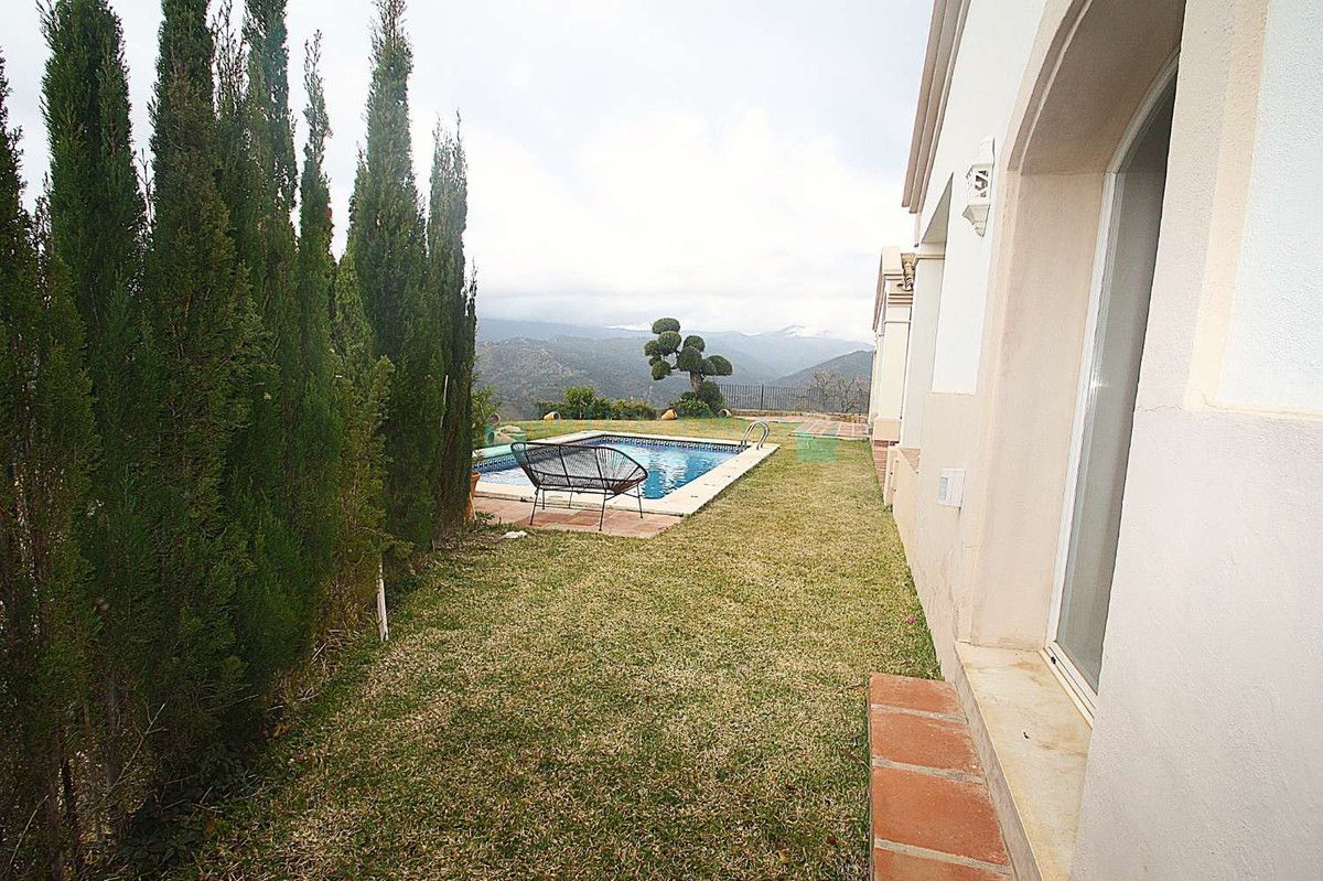 Villa for sale in Istan
