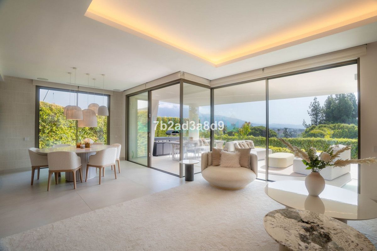 Villa for sale in Nueva Andalucia