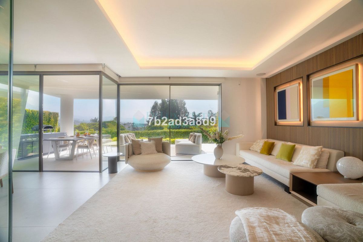 Villa for sale in Nueva Andalucia