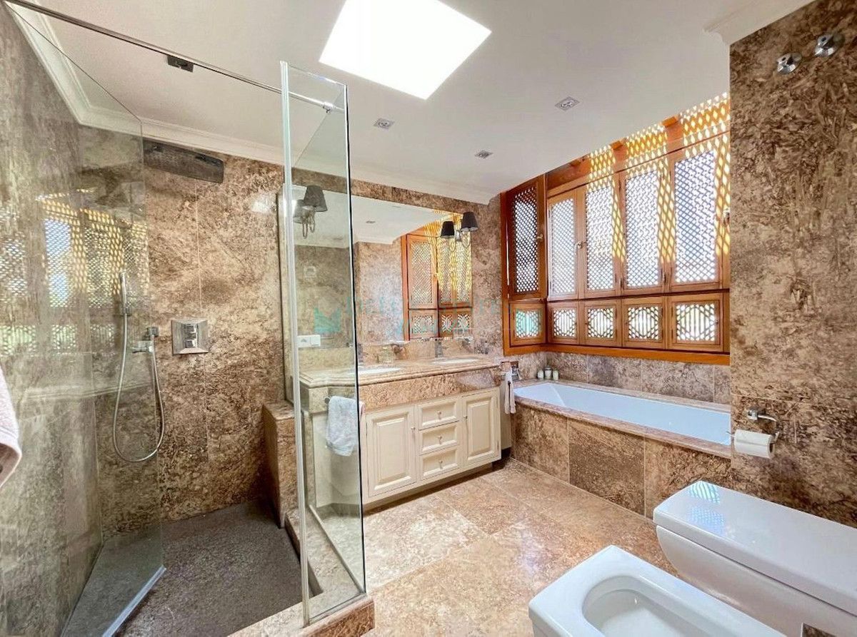 Villa Pareada en venta en Costalita, Estepona