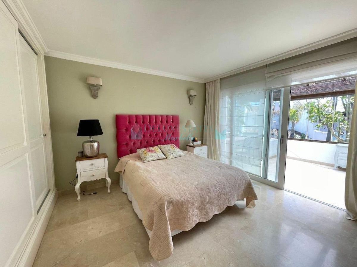 Villa Pareada en venta en Costalita, Estepona