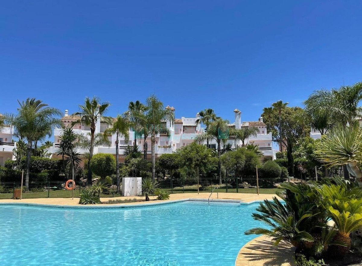 Villa Pareada en venta en Costalita, Estepona