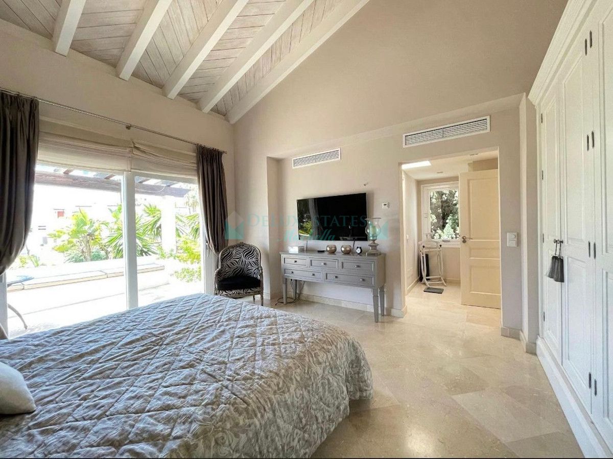 Villa Pareada en venta en Costalita, Estepona