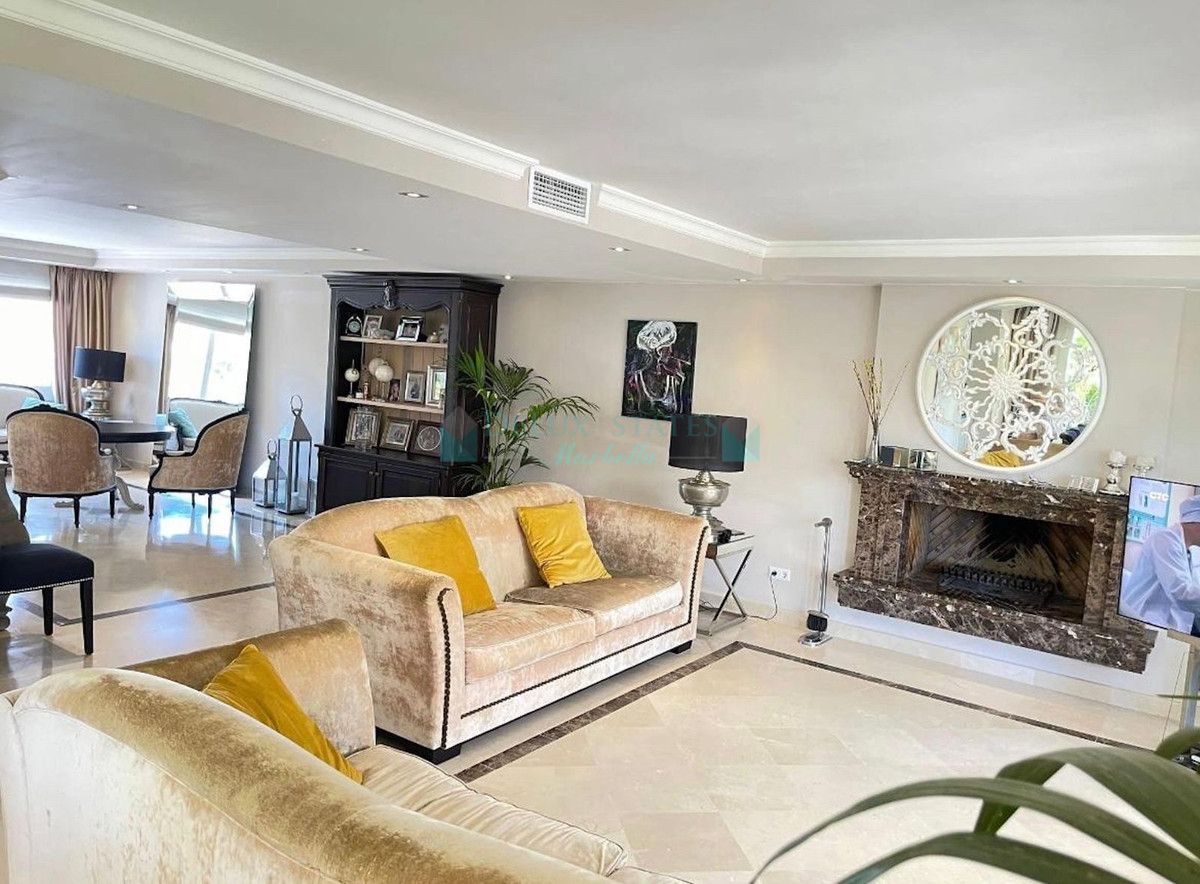 Villa Pareada en venta en Costalita, Estepona