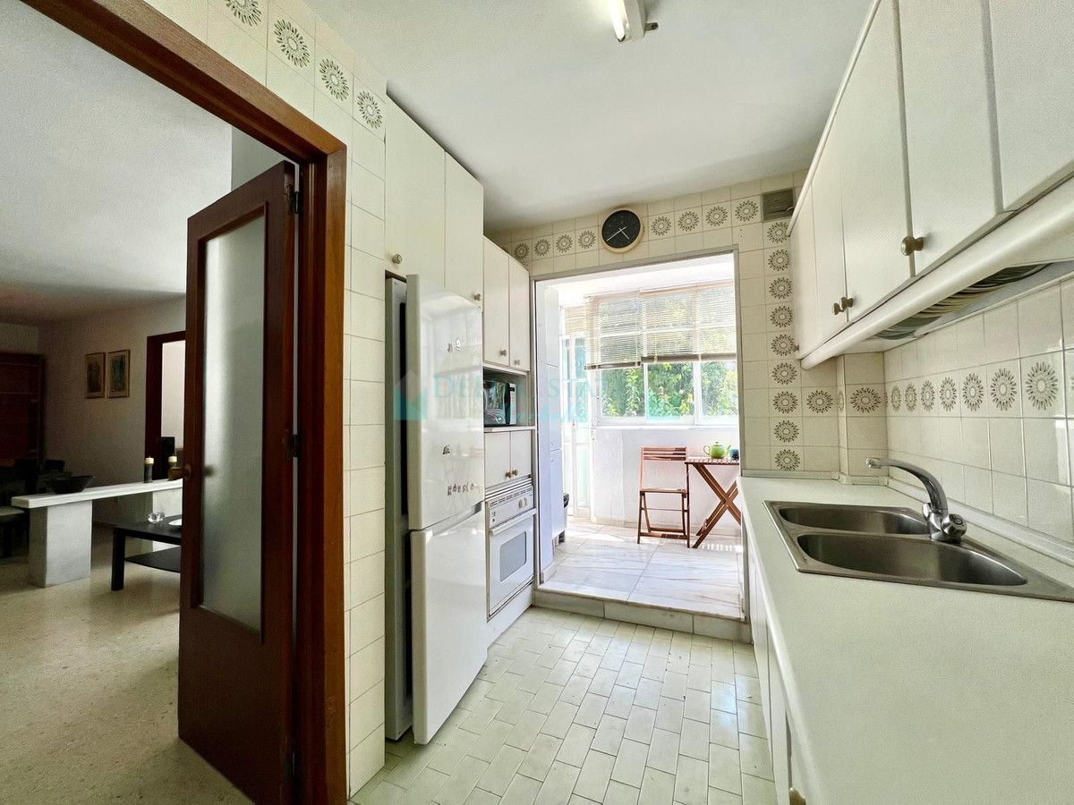 Penthouse for sale in Elviria, Marbella East