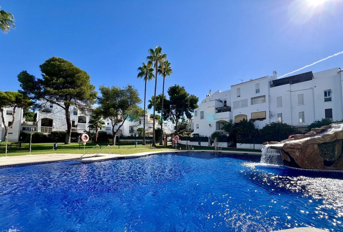 Penthouse for sale in Elviria, Marbella East