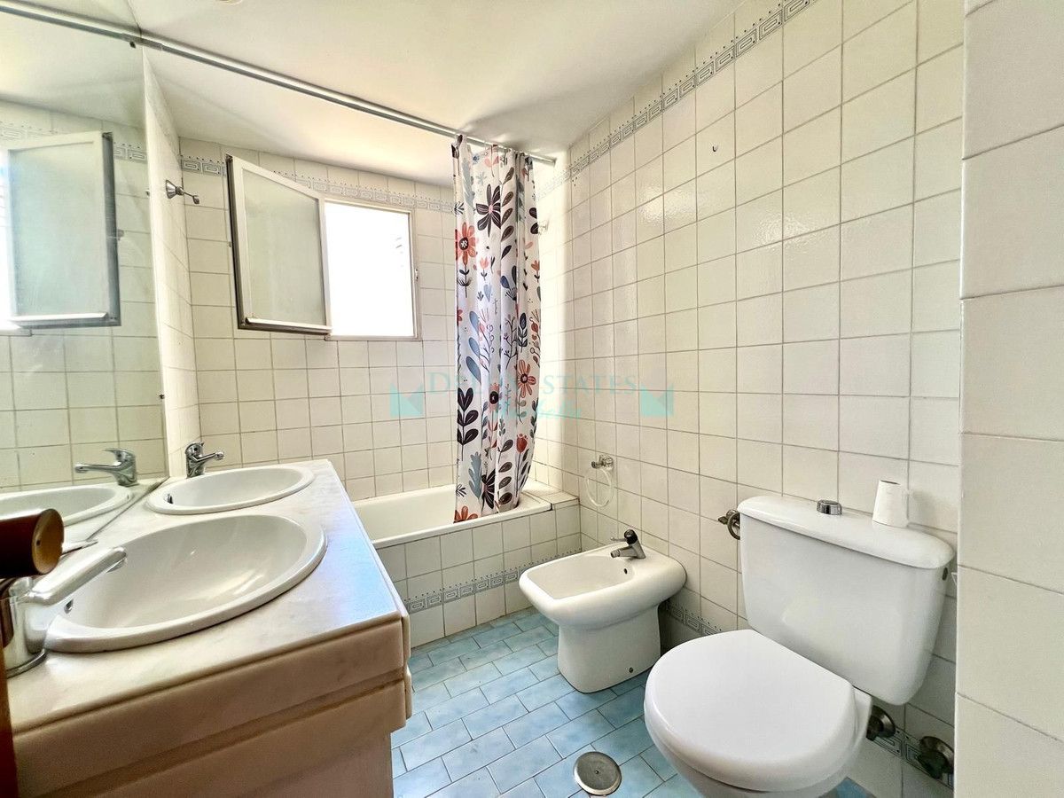 Penthouse for sale in Elviria, Marbella East