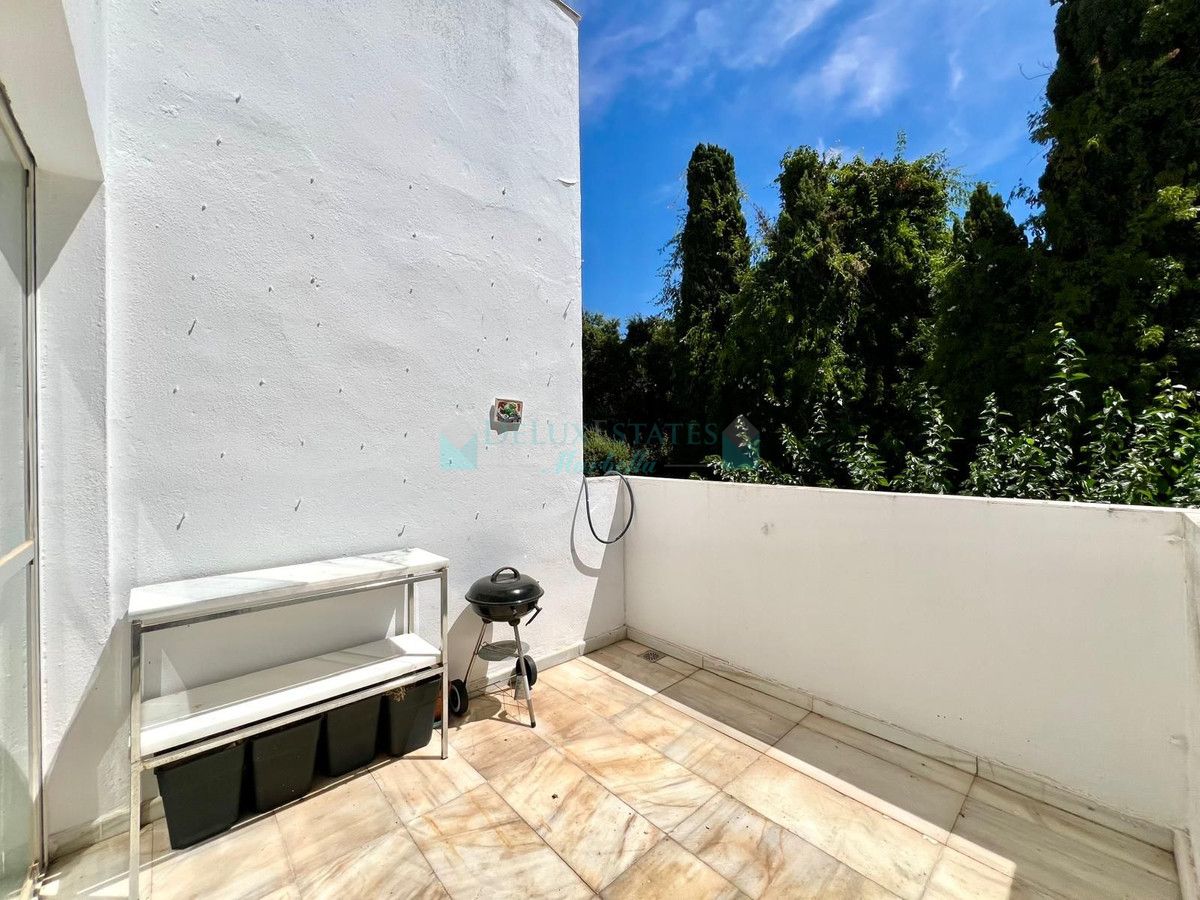 Penthouse for sale in Elviria, Marbella East