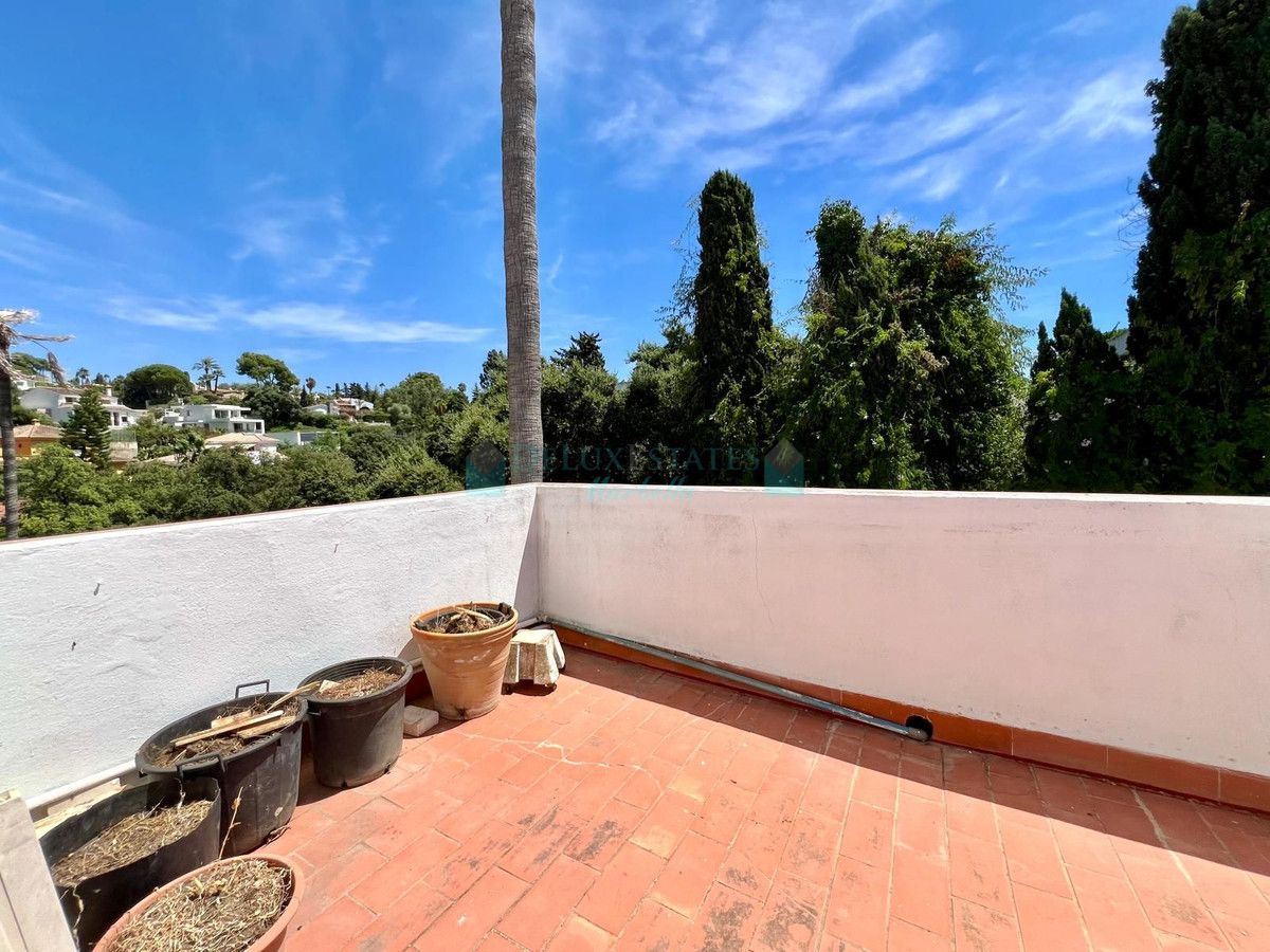 Penthouse for sale in Elviria, Marbella East
