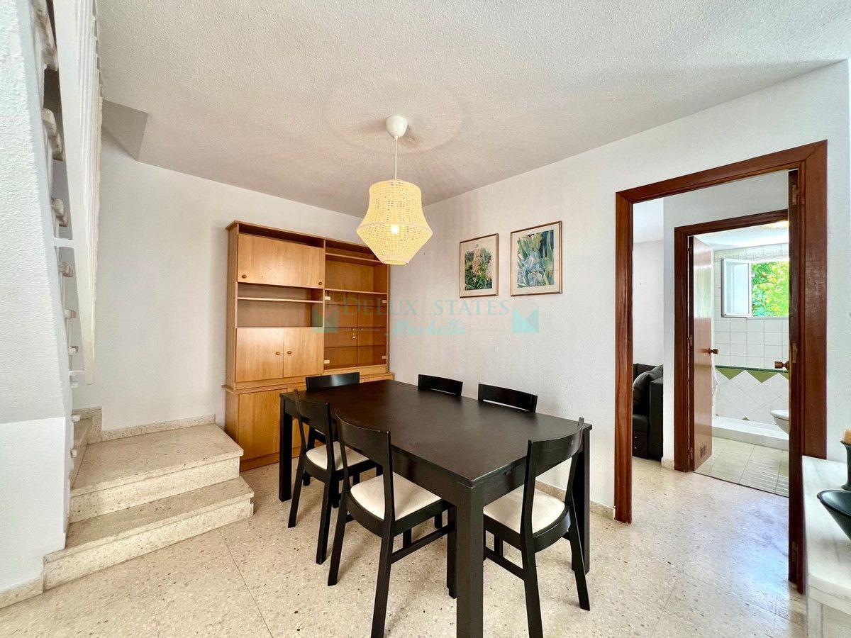 Penthouse for sale in Elviria, Marbella East