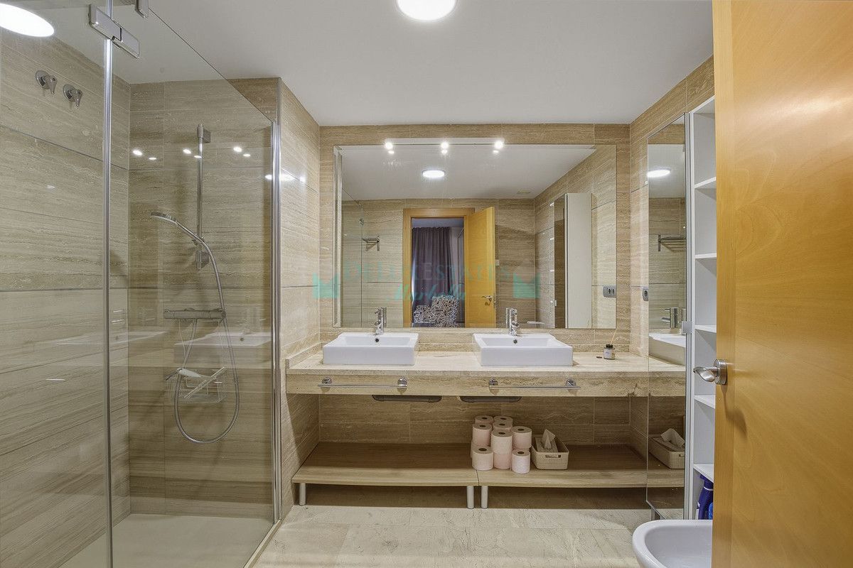 Penthouse for sale in Benahavis