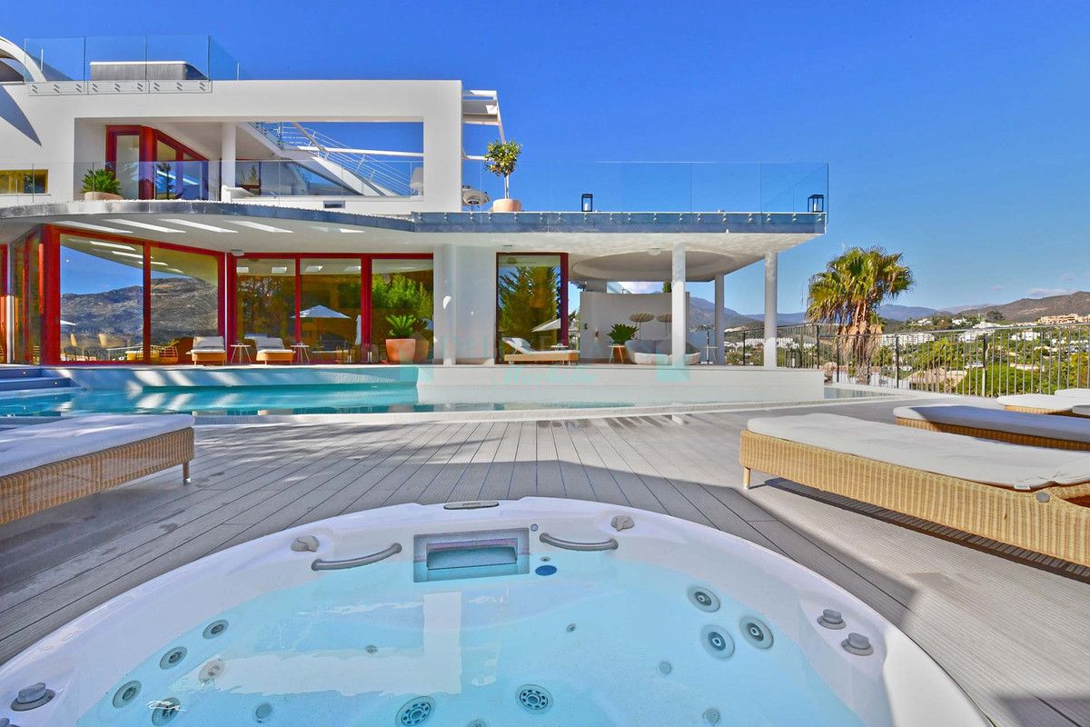 Villa for rent in Nueva Andalucia