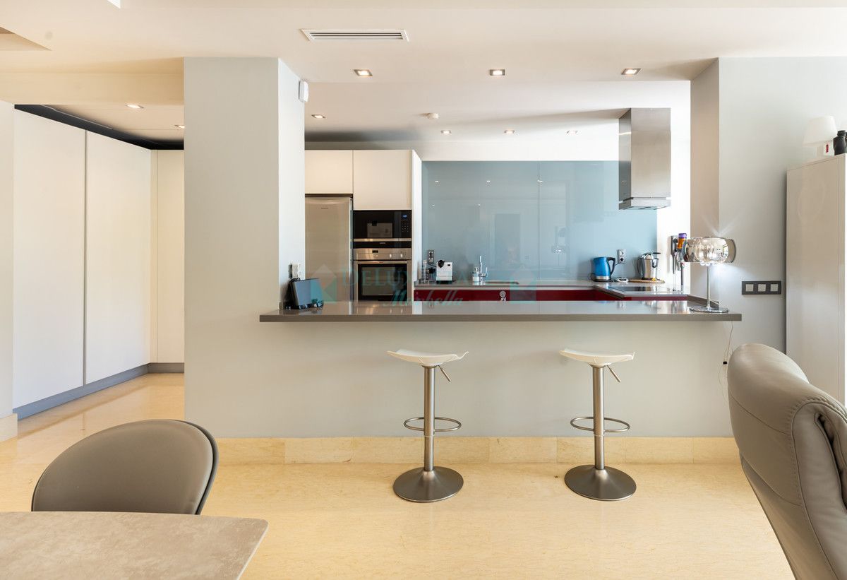 Ground Floor Apartment for sale in Benahavis