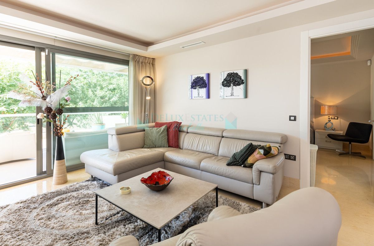 Ground Floor Apartment for sale in Benahavis