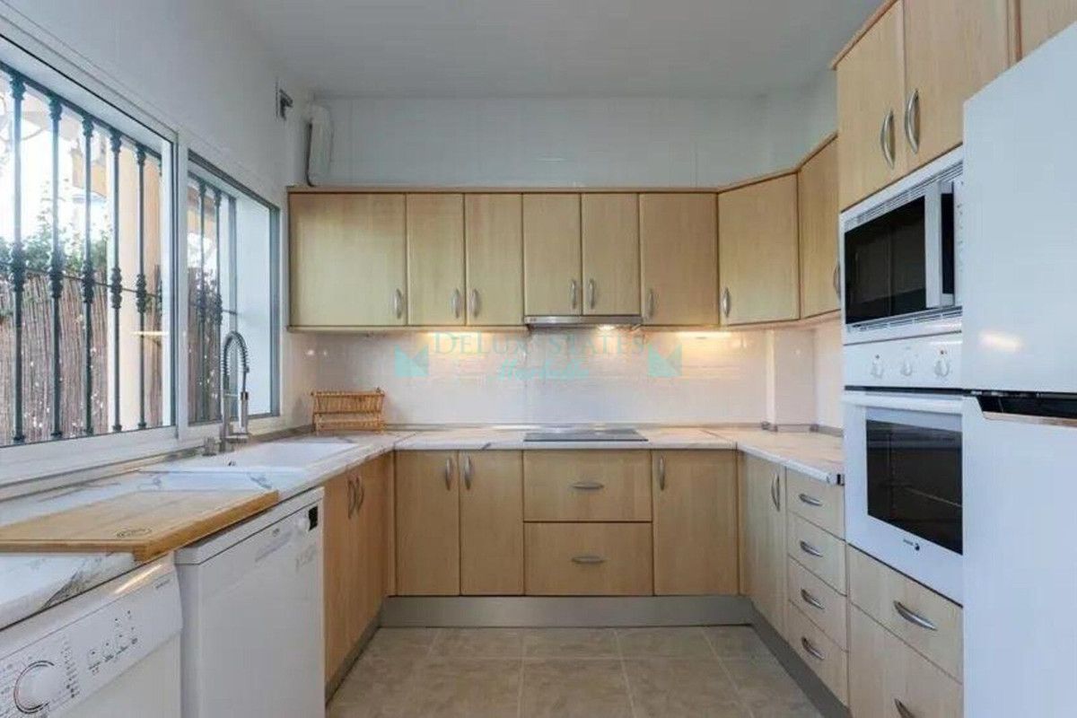 Town House for sale in Cabopino, Marbella East