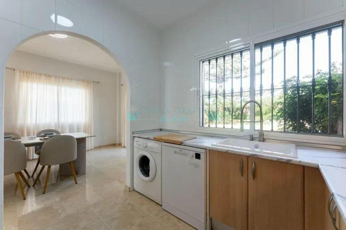 Town House for sale in Cabopino, Marbella East