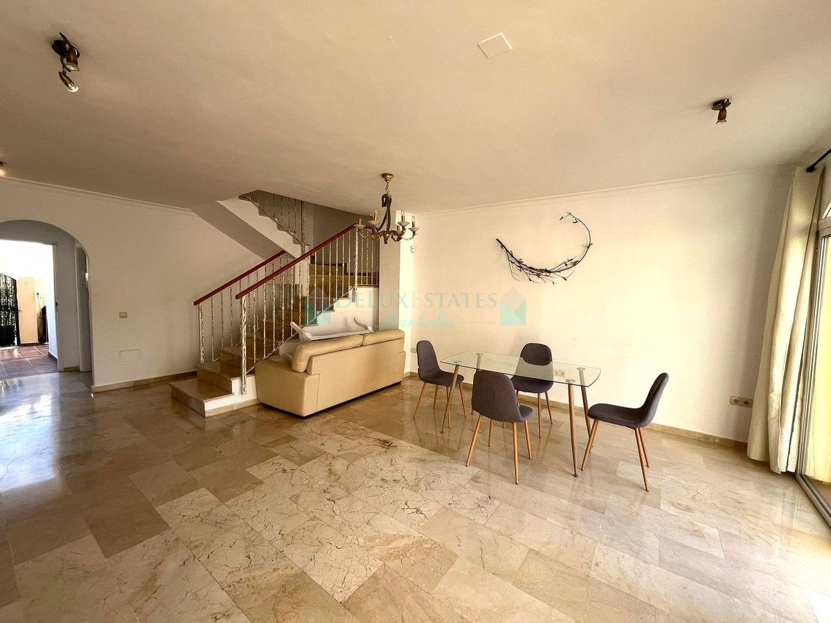 Town House for sale in Estepona