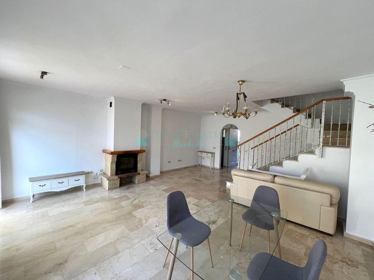 Town House for sale in Estepona