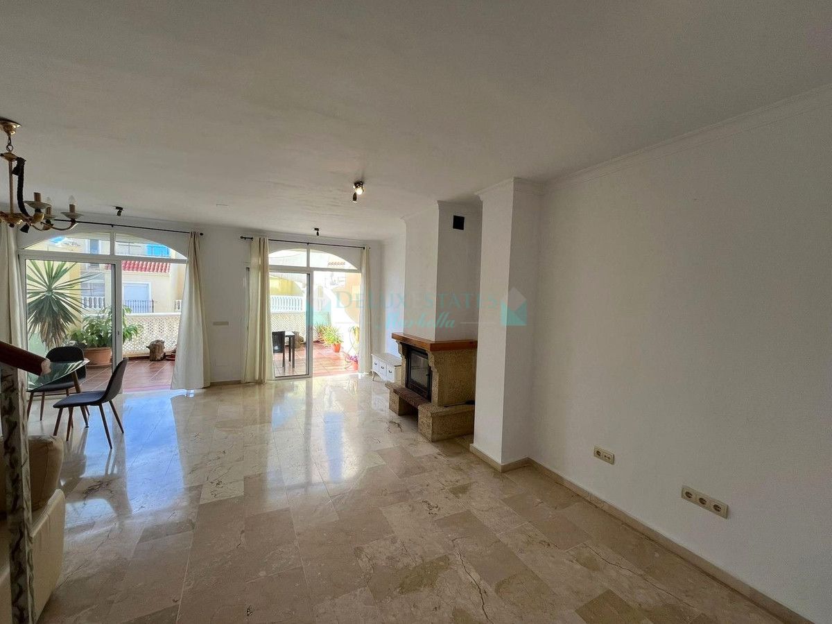 Town House for sale in Estepona