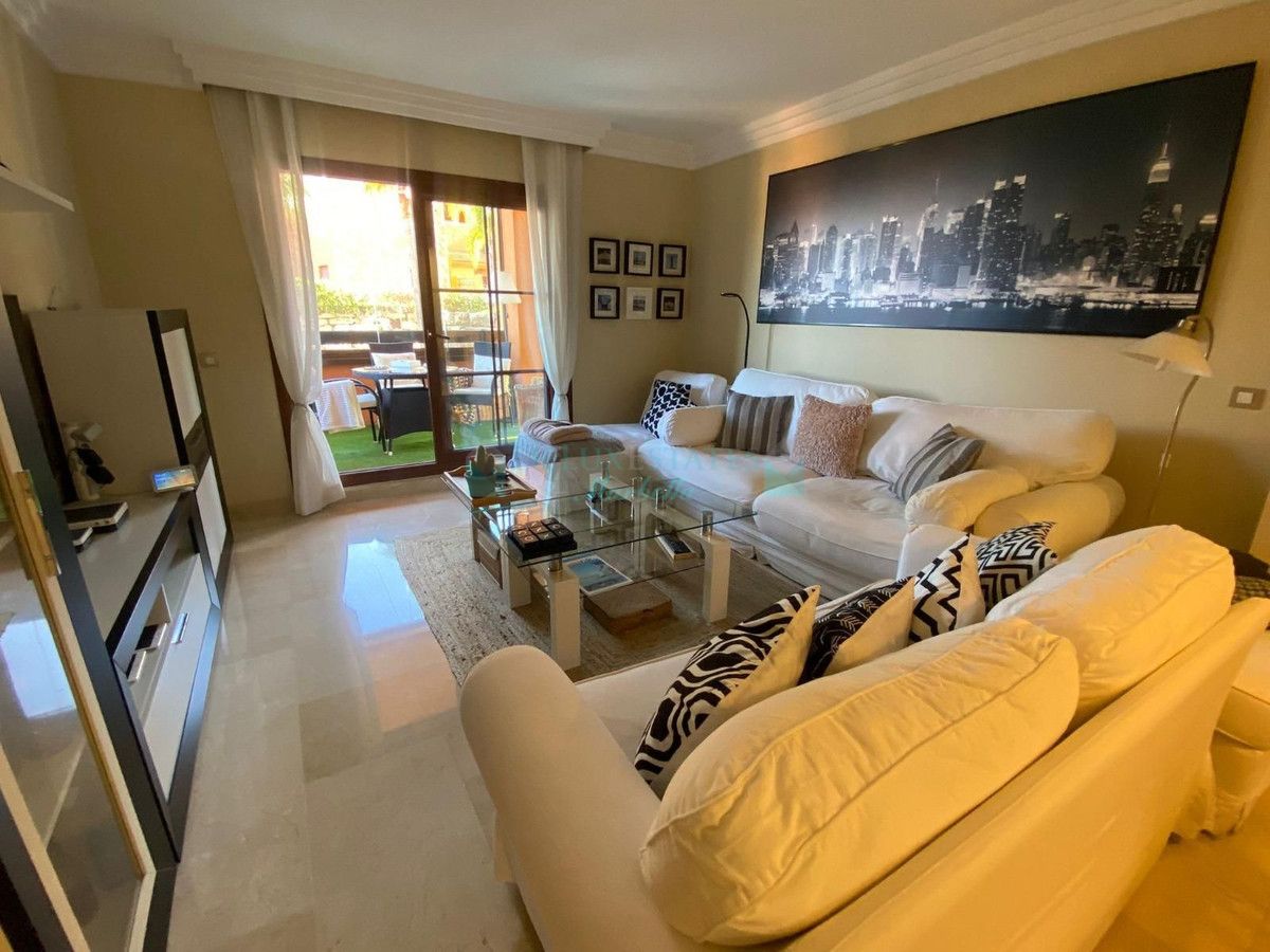 Apartment for sale in Benahavis