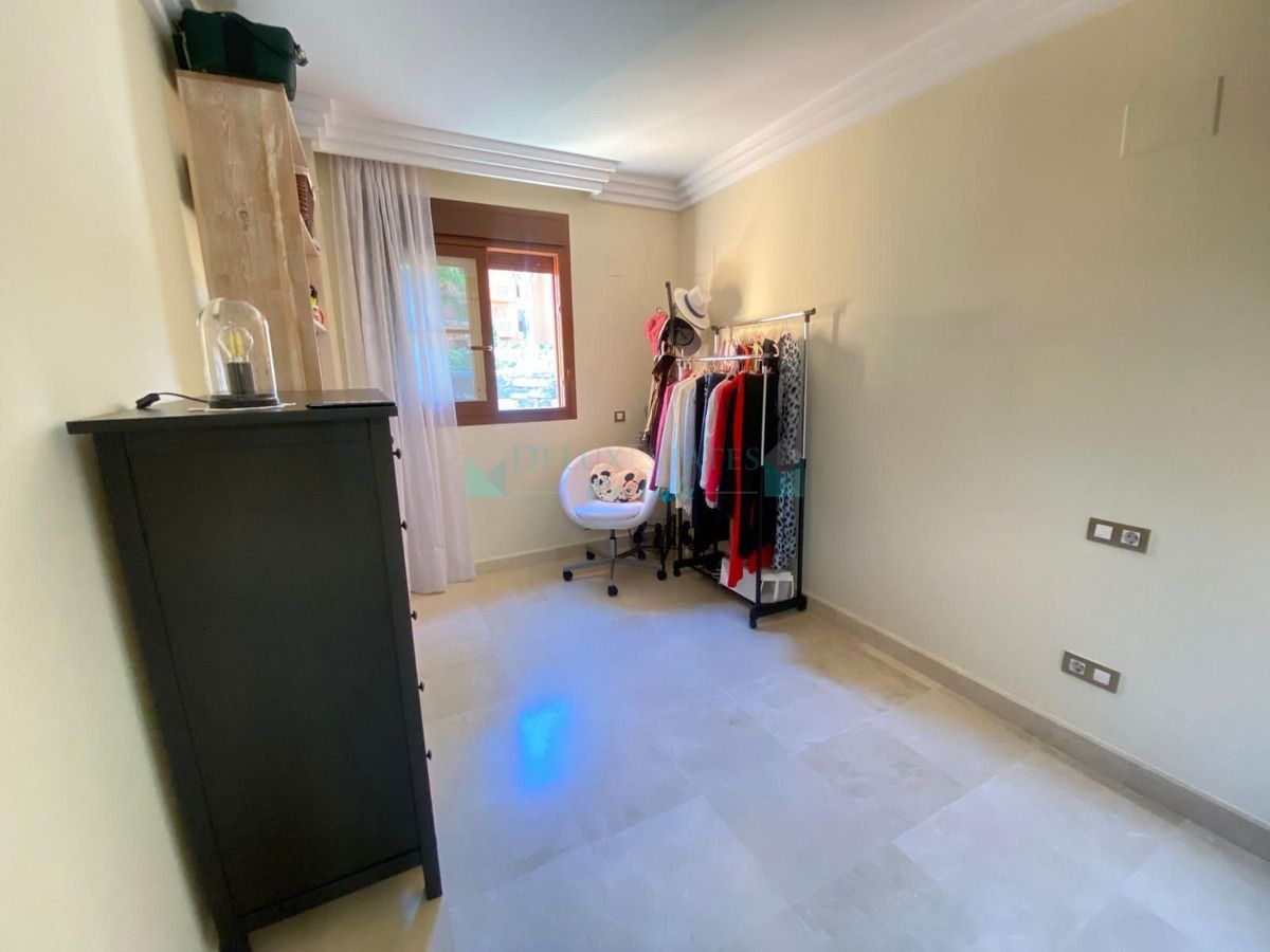 Apartment for sale in Benahavis